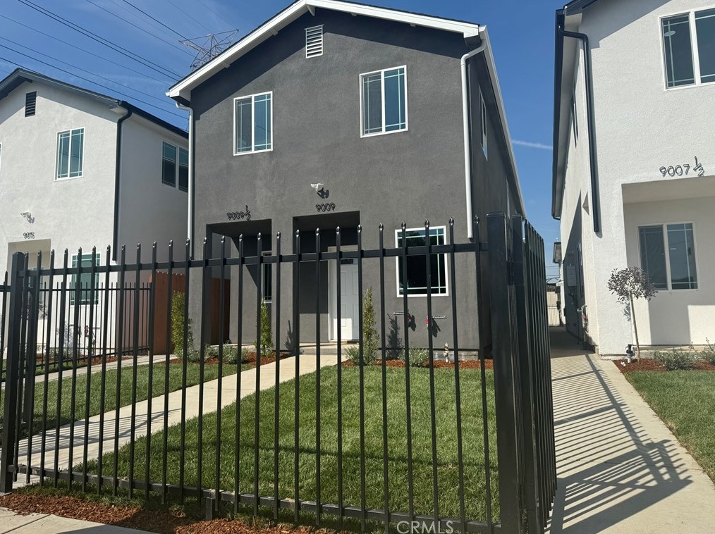 9009 Bch St, Los Angeles CA  90002-3019 exterior