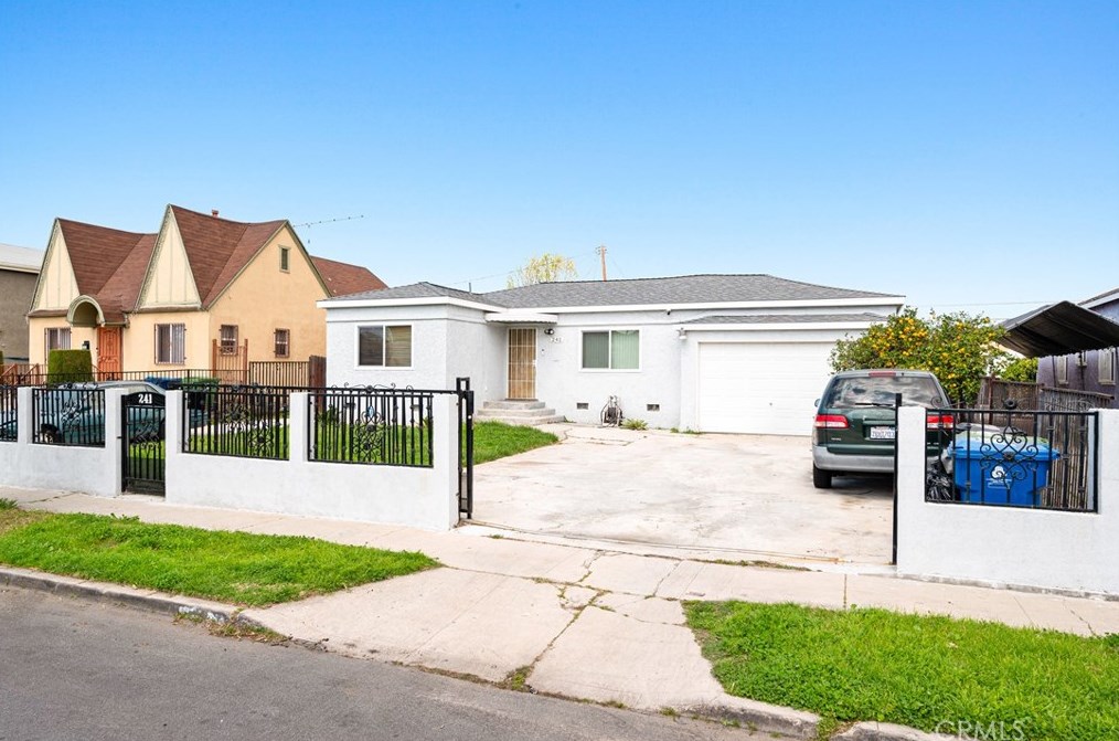 241 109th Pl, Los Angeles, CA 90061-2515