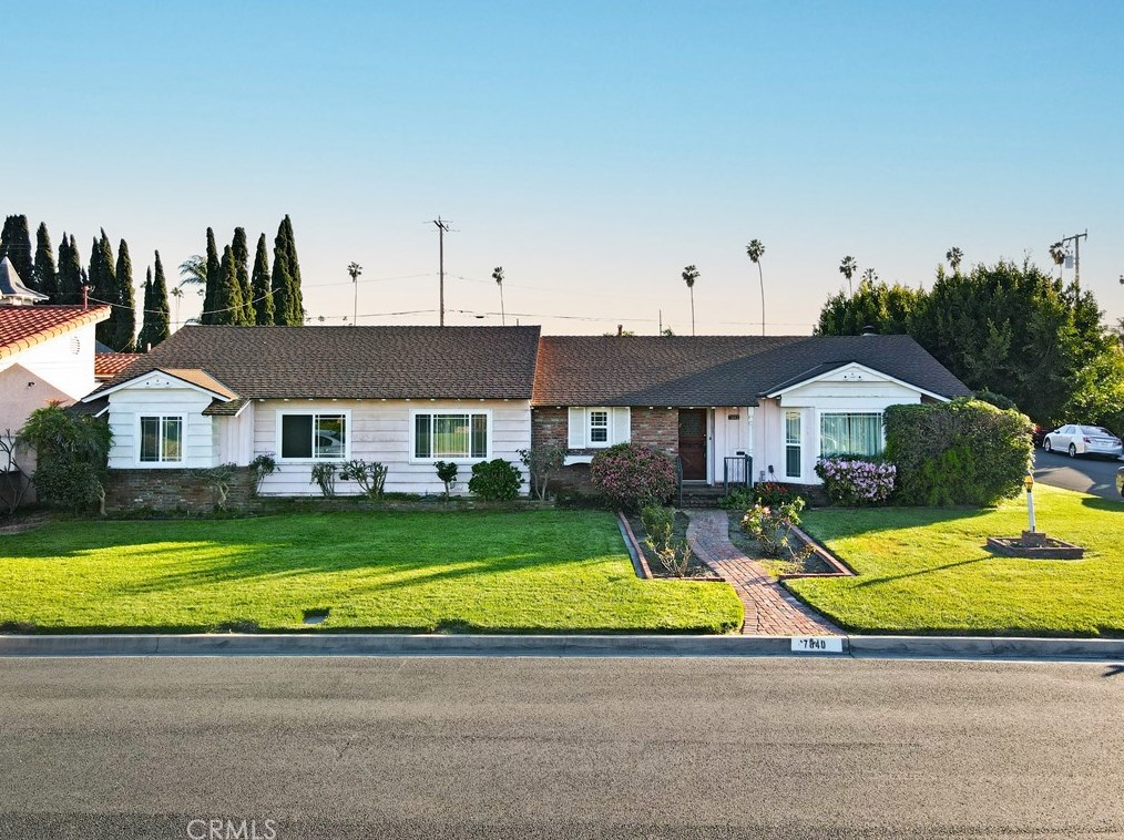 7840 Raviller Dr, Downey, CA 90240-2672