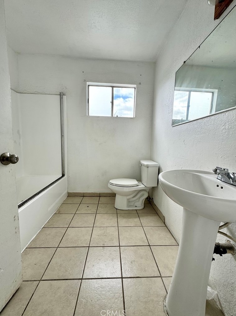 9711 Bandera St, Los Angeles CA  90002-3012 exterior