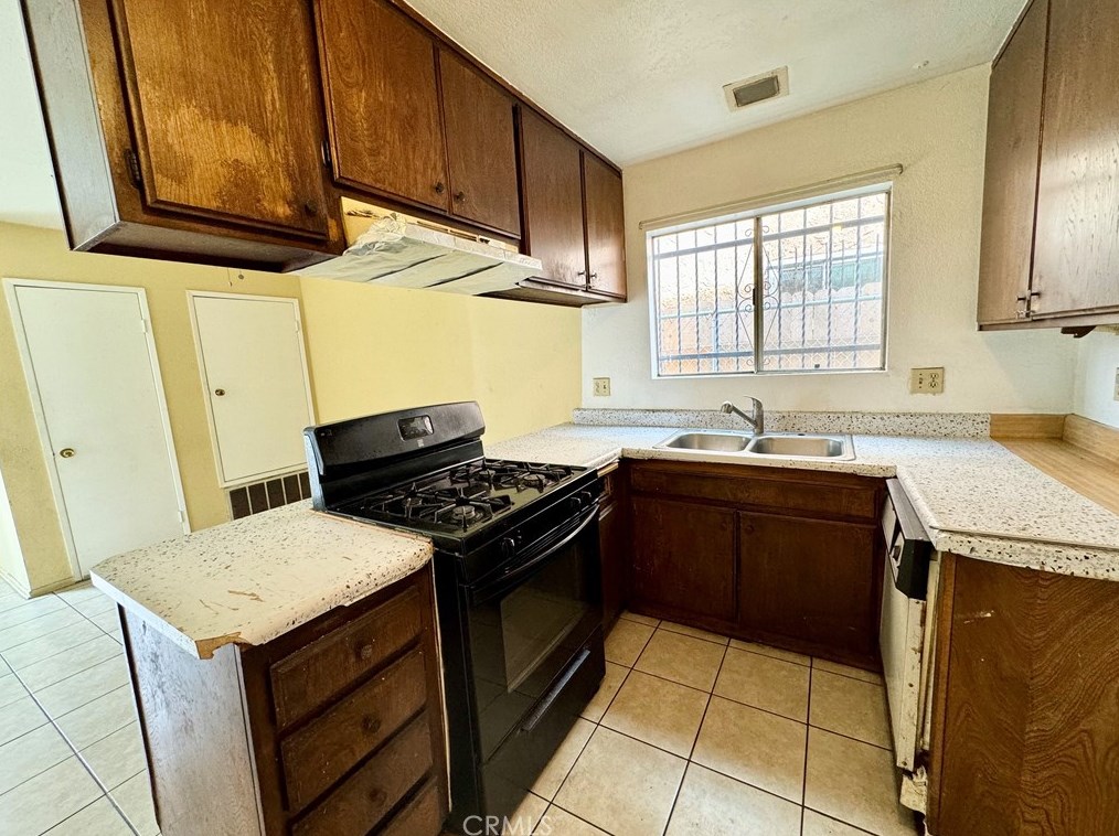 9711 Bandera St, Los Angeles CA  90002-3012 exterior
