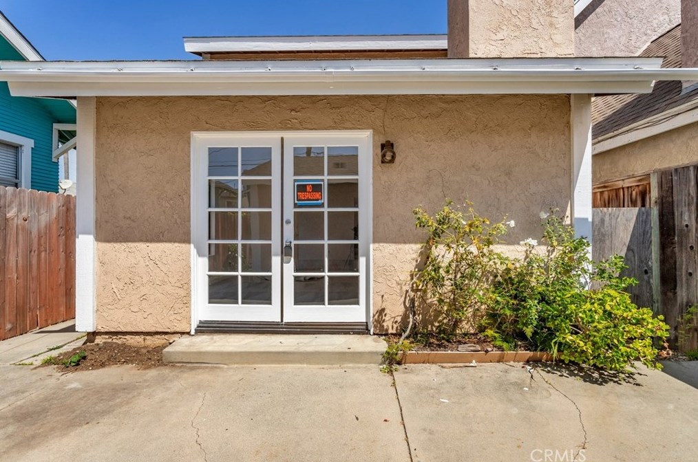 215 Memphis Ave, Huntington Beach, CA 92648-3525
