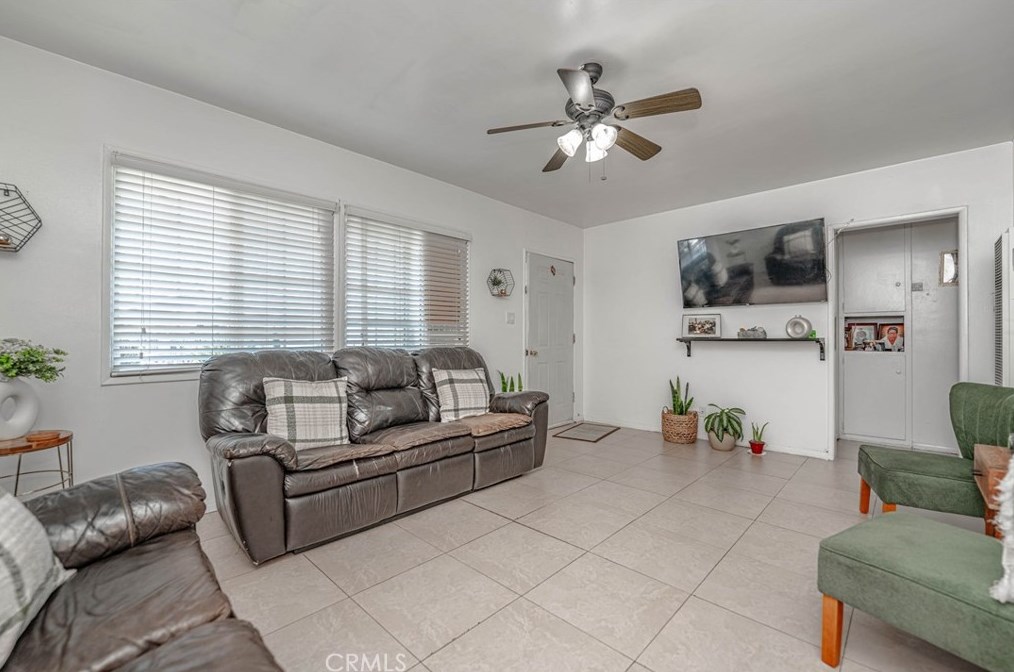 1020 E Arlington St, Compton, CA 90221