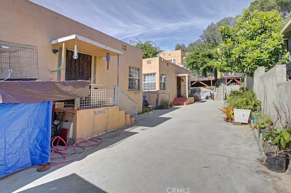 2001 Berkeley Ave, Los Angeles CA  90026-2987 exterior