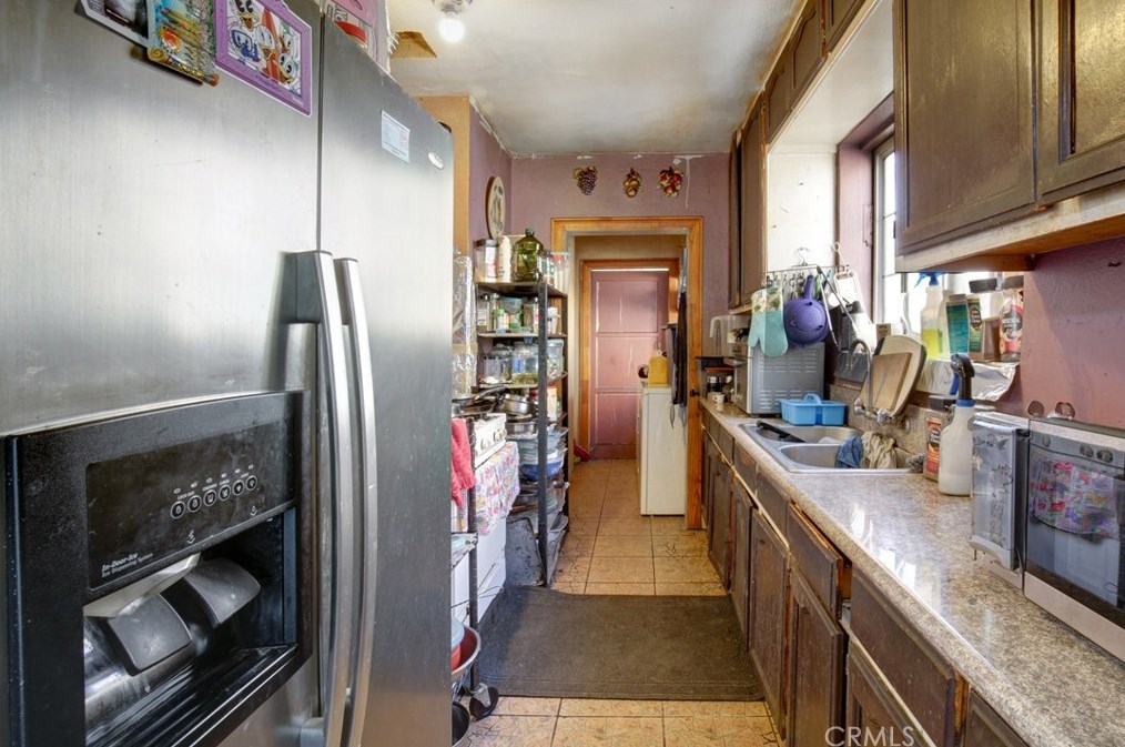2001 Berkeley Ave, Los Angeles CA  90026-2987 exterior