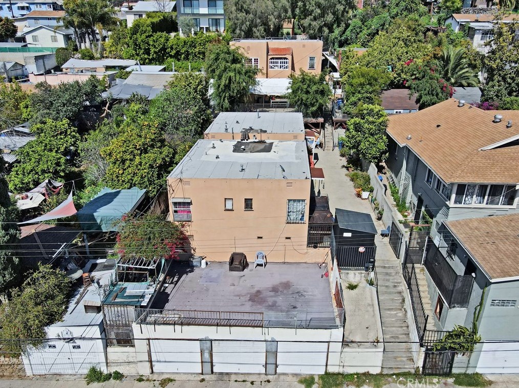 2001 Berkeley Ave, Los Angeles CA  90026-2987 exterior