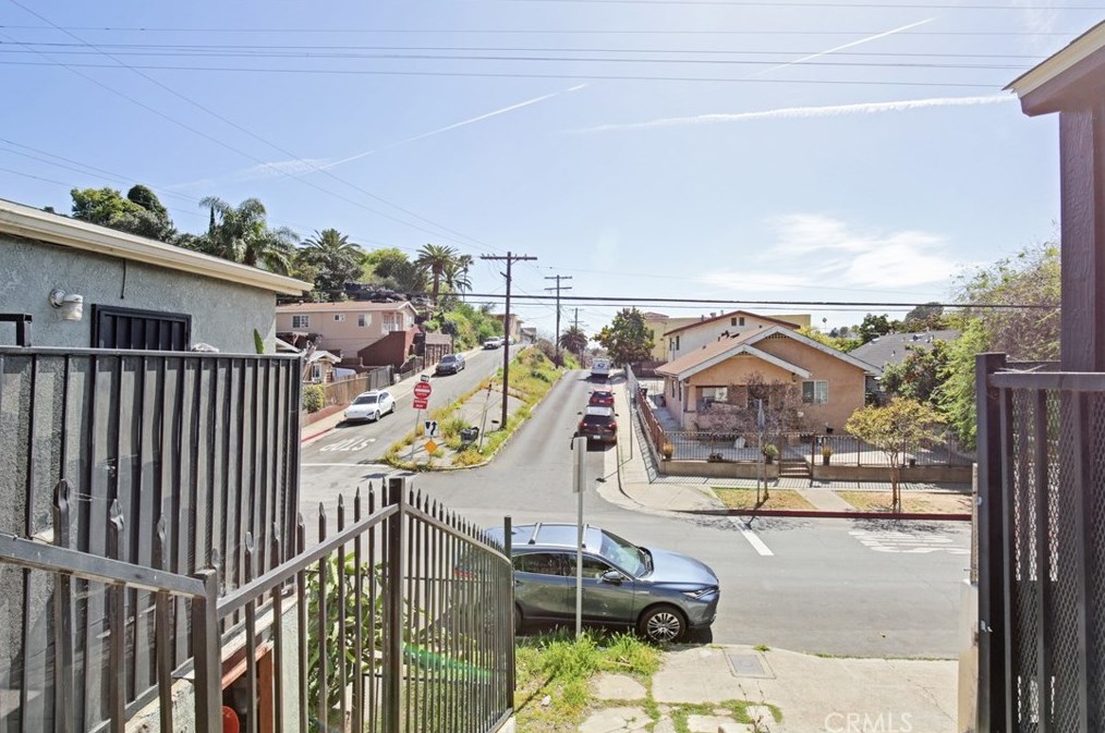 2001 Berkeley Ave, Los Angeles CA  90026-2987 exterior
