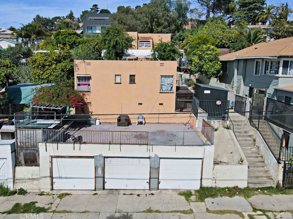 2001 Berkeley Ave, Los Angeles CA  90026-2987 exterior