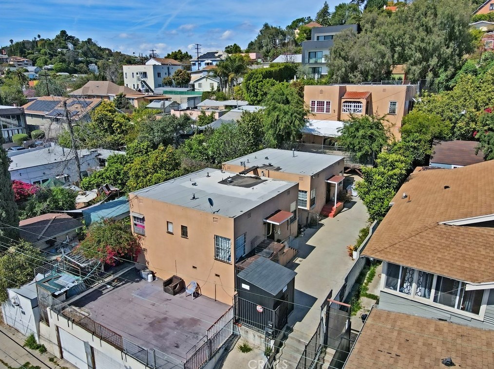 2001 Berkeley Ave, Los Angeles CA  90026-2987 exterior