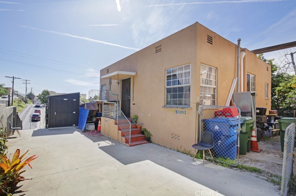 2001 Berkeley Ave, Los Angeles, CA 90026-2987
