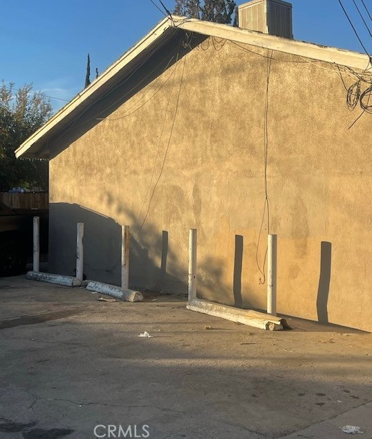 1503 Pacific St, Bakersfield CA  93305-5364 exterior