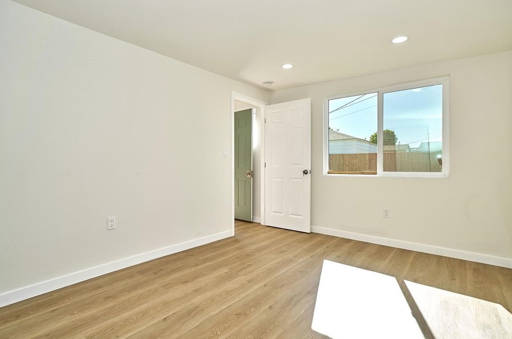 2027 75th St, Los Angeles CA  90047-2302 exterior