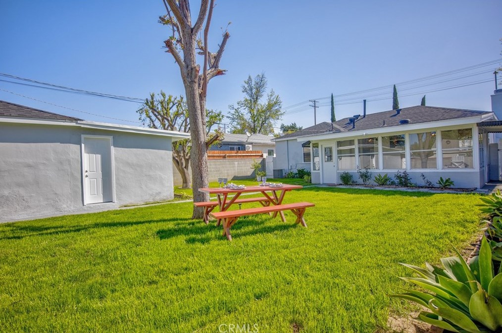 6621 Lindley Ave, Los Angeles CA  91335-5512 exterior