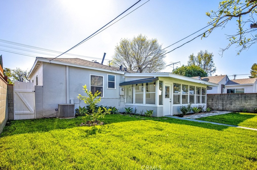 6621 Lindley Ave, Los Angeles CA  91335-5512 exterior