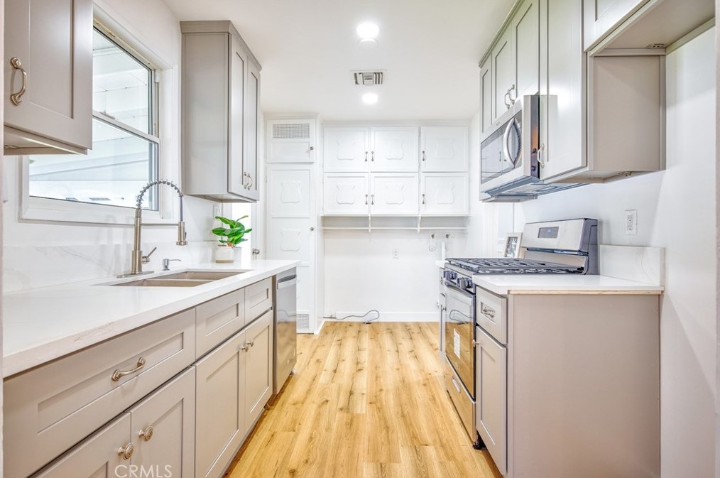 6621 Lindley Ave, Los Angeles CA  91335-5512 exterior