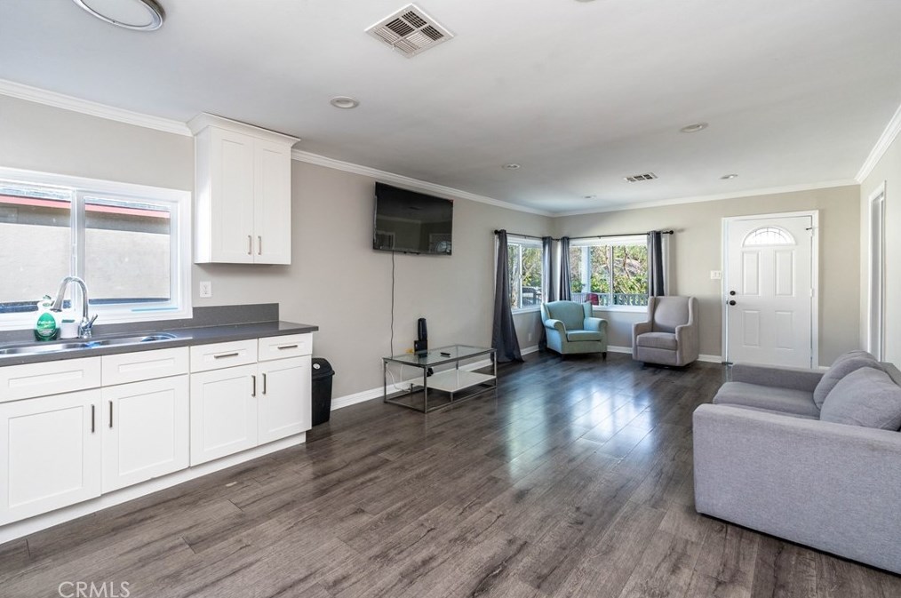 1406 108th St, Los Angeles CA  90047-4944 exterior