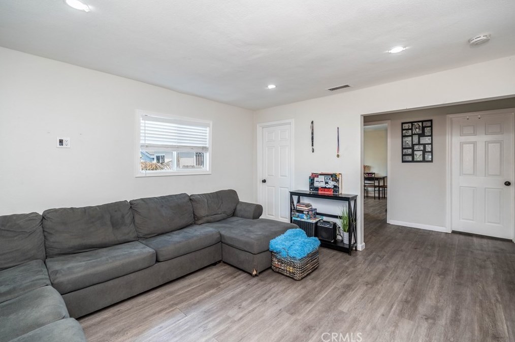 1406 108th St, Los Angeles CA  90047-4944 exterior