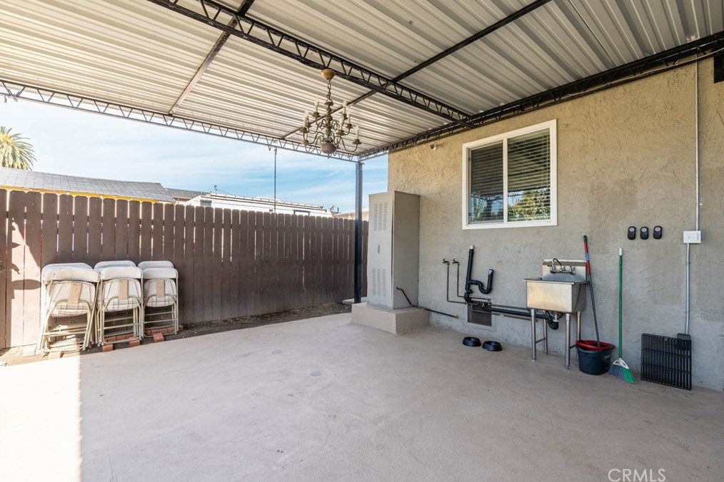 1406 108th St, Los Angeles CA  90047-4944 exterior