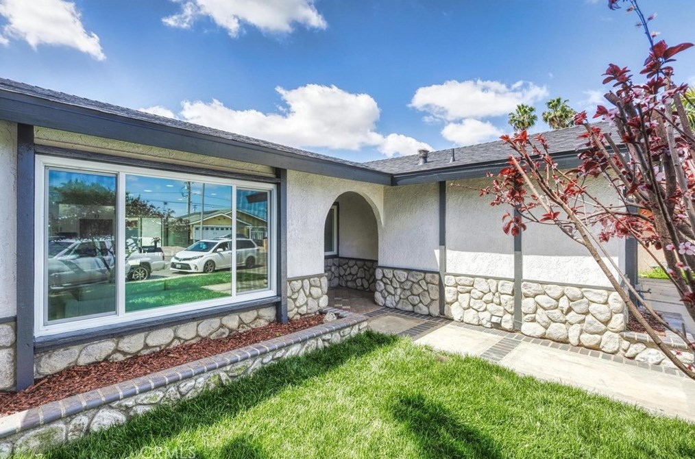 8208 Sandy Ln, Paramount, CA 90723