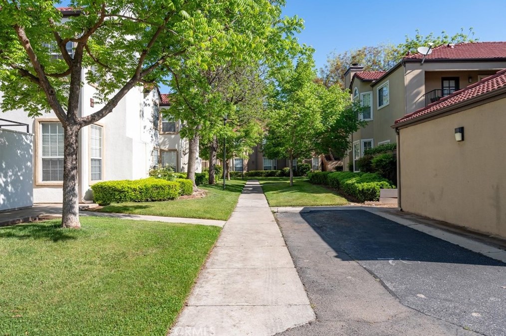 8153 Cedar Ave, Fresno CA  93720-1860 exterior