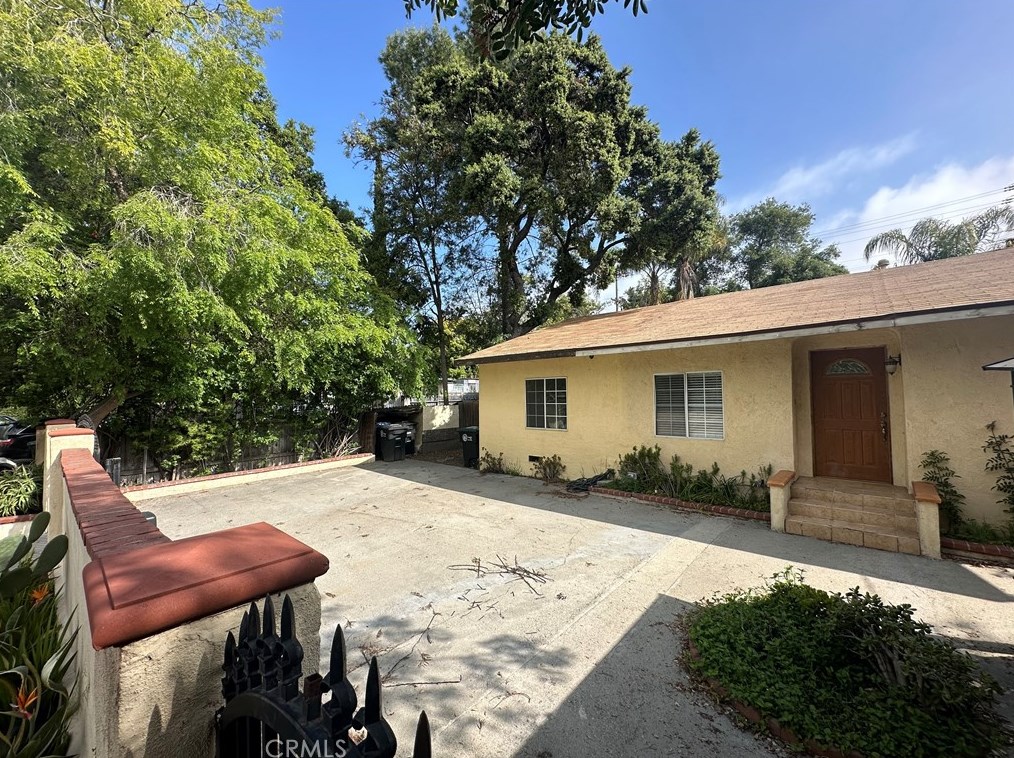 3213 Mills Ave, Glendale, CA 91214-3336