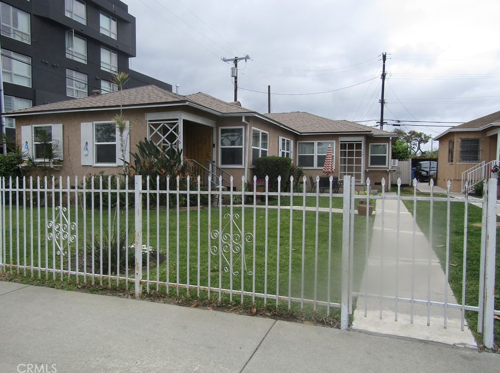 116 120th St, Los Angeles, CA 90061-2402