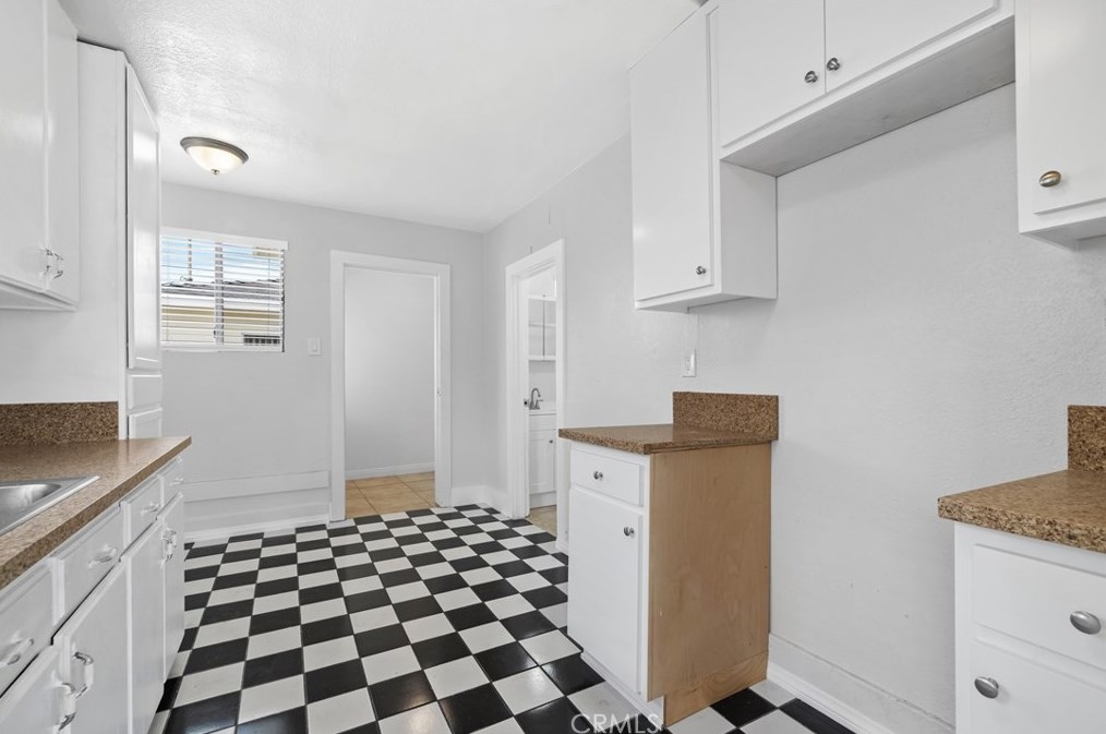 8219 Morton Ave, Los Angeles CA  90001-3541 exterior