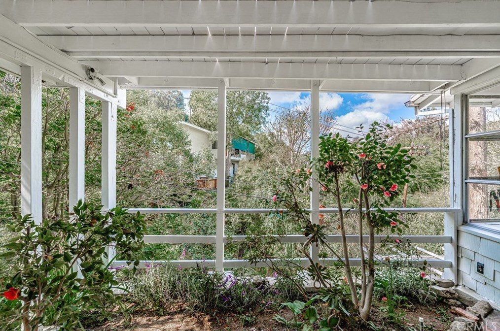 2555 Thames Pl, Los Angeles, CA 90046-1607