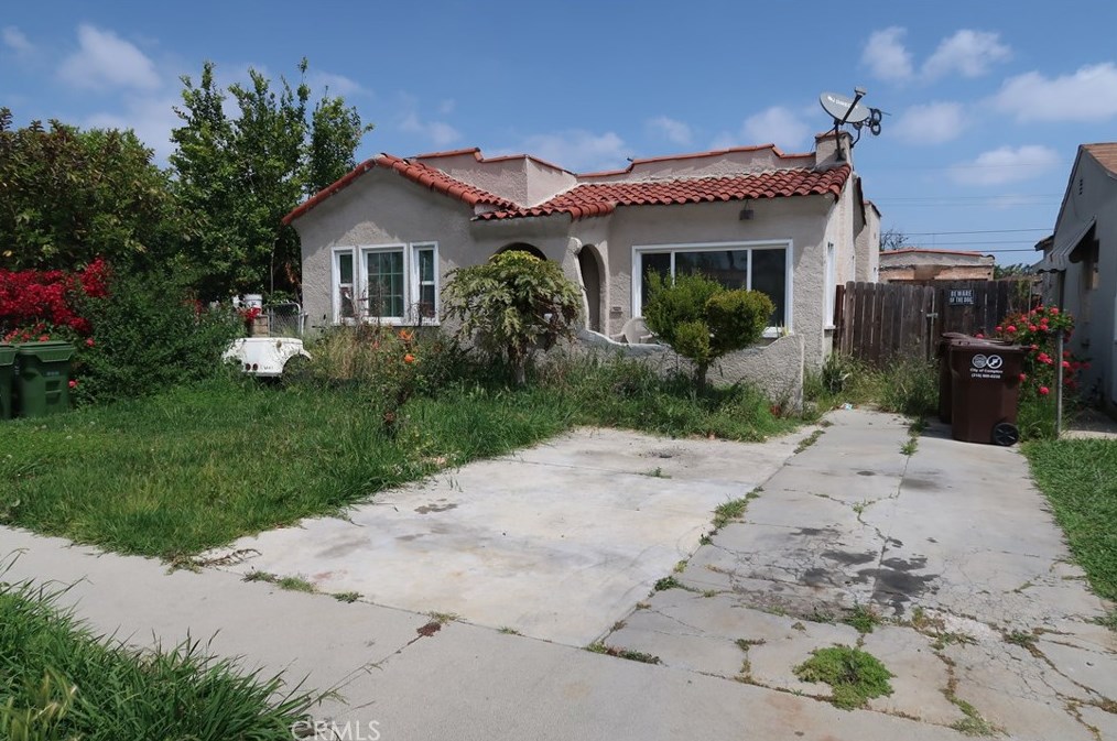 925 Stockton Ave, Compton, CA 90221-1177