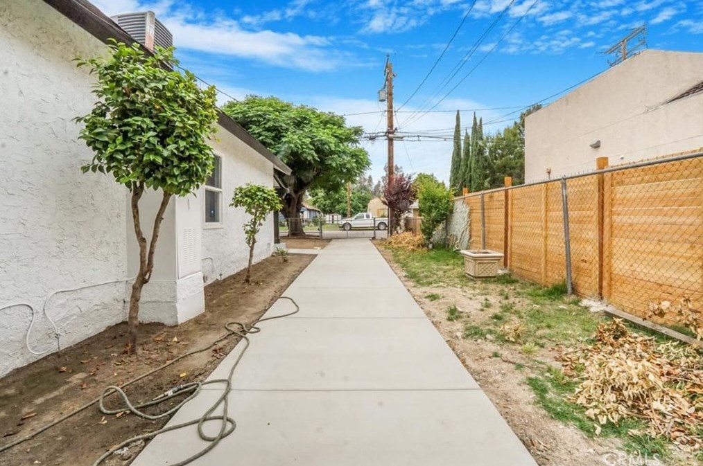 3987 Mtn Vw Ave, San Bernardino CA  92405-2371 exterior