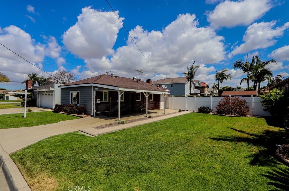 8413 Bigby Ave, Downey, CA 90241-2604