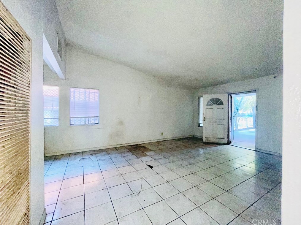 223 89th St, Los Angeles CA  90003-3705 exterior