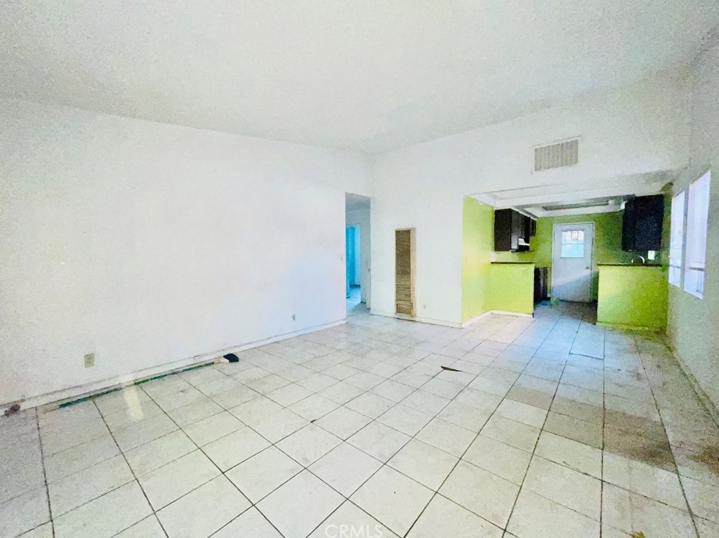 223 89th St, Los Angeles CA  90003-3705 exterior