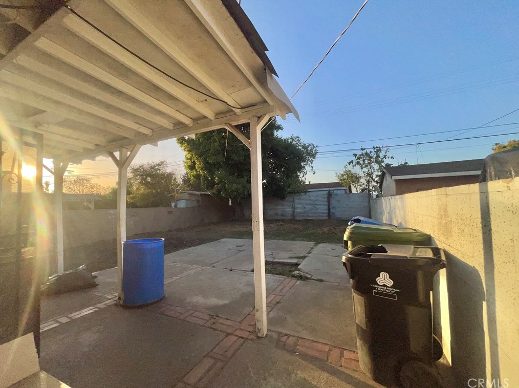 223 89th St, Los Angeles CA  90003-3705 exterior