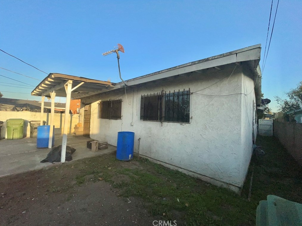 223 89th St, Los Angeles CA  90003-3705 exterior