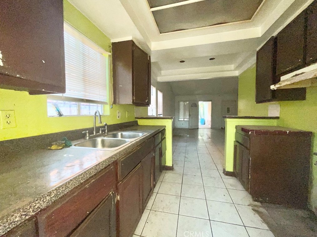 223 89th St, Los Angeles CA  90003-3705 exterior