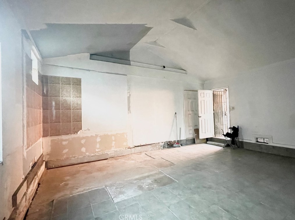 223 89th St, Los Angeles CA  90003-3705 exterior