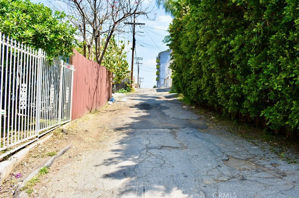 2523 2nd St, Los Angeles CA  90057-2004 exterior