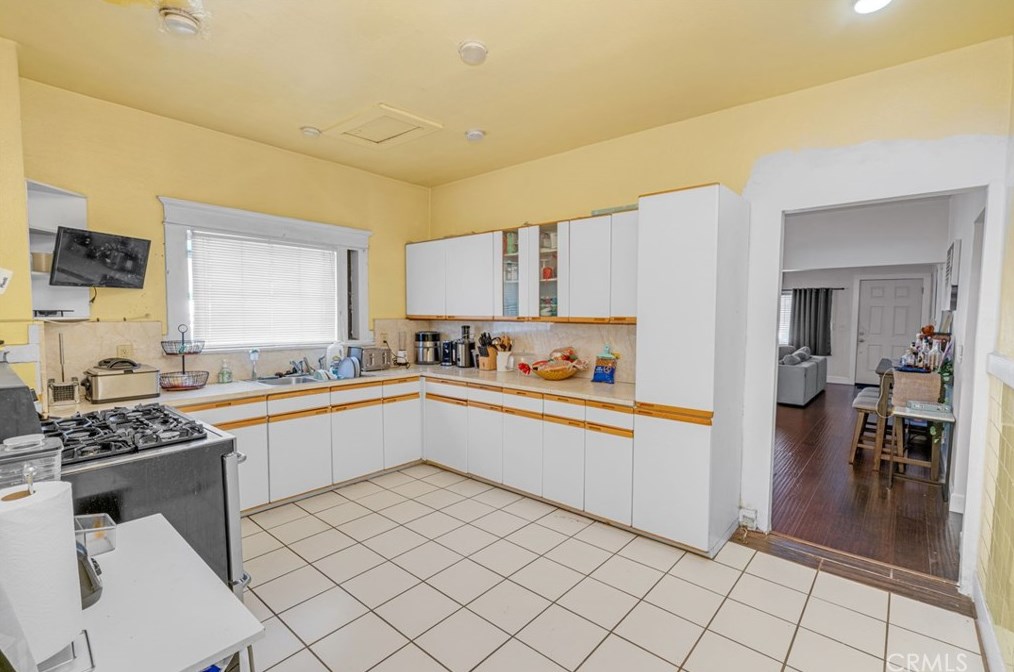 4323 Honduras St, Los Angeles CA  90011-3818 exterior