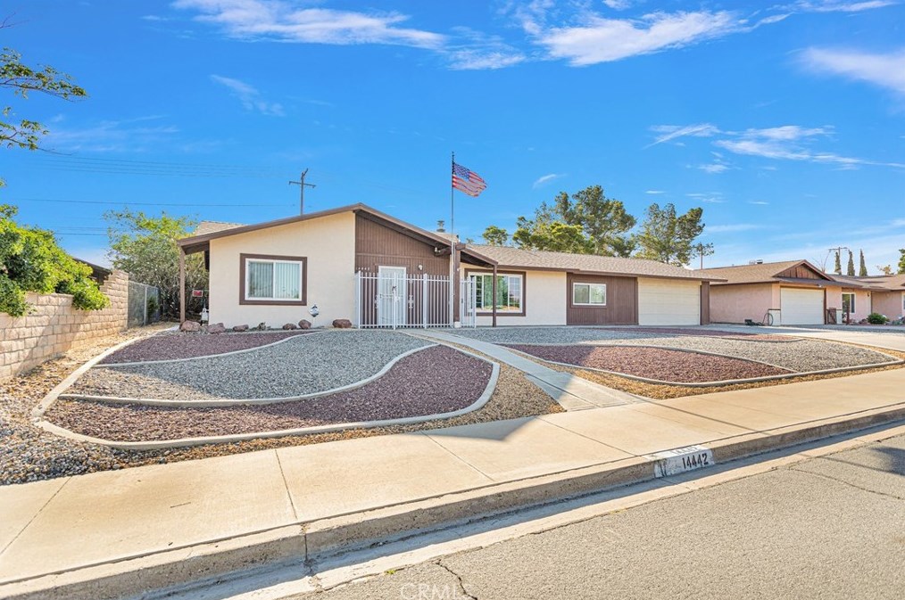 14442 Woodland Dr, Victorville, CA 92395-4632