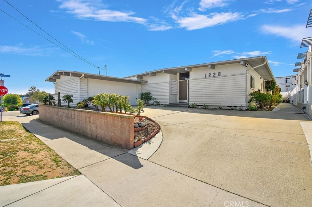 1220 Tennyson St, Manhattan Beach, CA 90266-6949