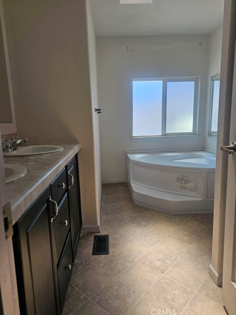 220 Elk St, Hemet CA  92543-6908 exterior