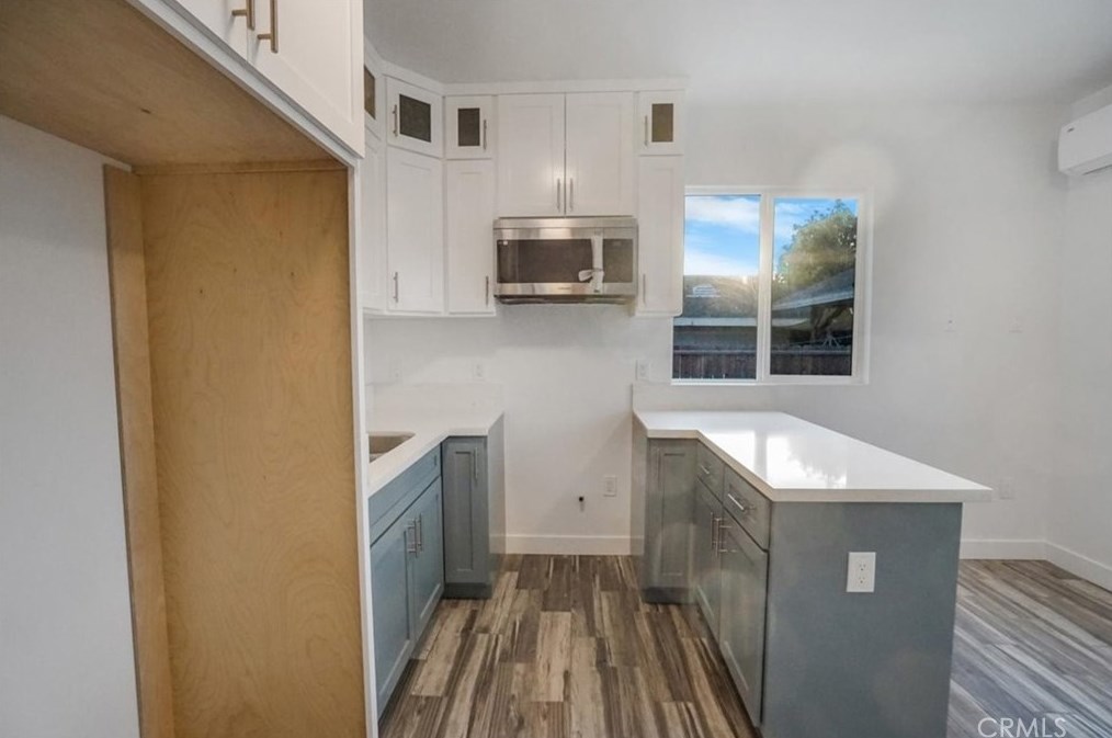 215 60th St, Los Angeles CA  90003-1208 exterior