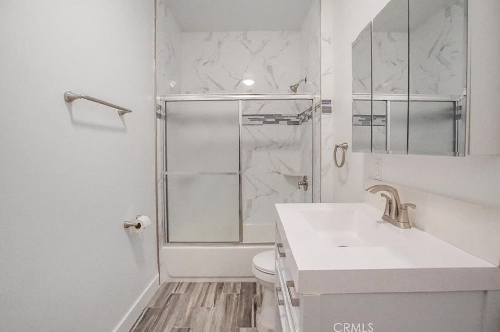 215 60th St, Los Angeles CA  90003-1208 exterior