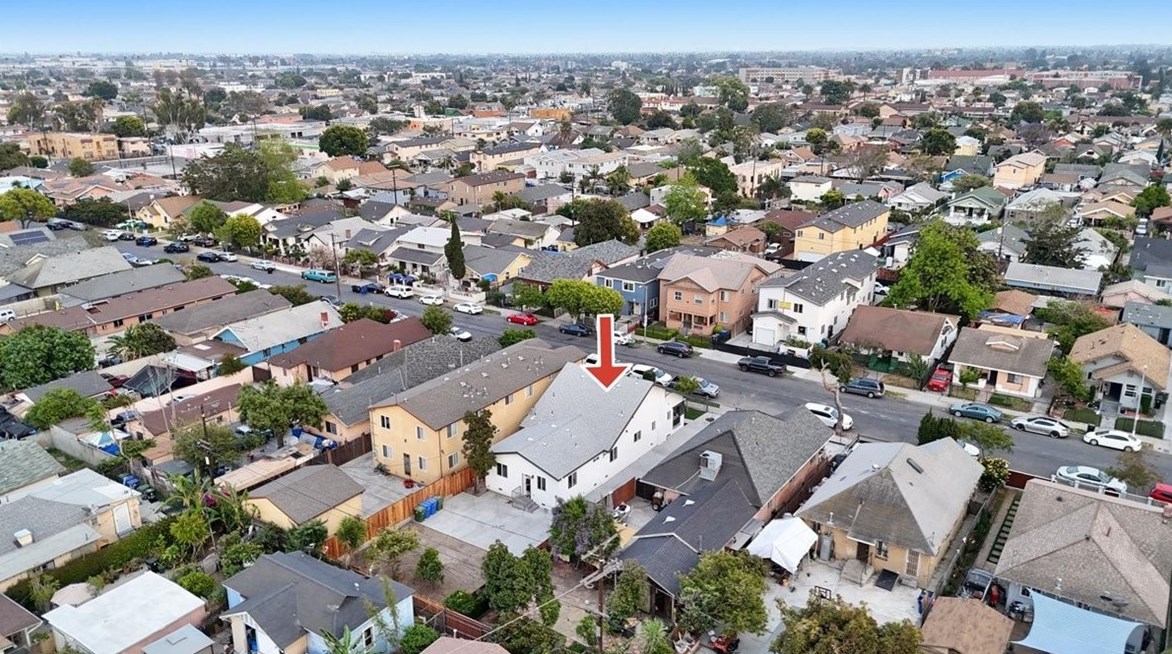 215 60th St, Los Angeles CA  90003-1208 exterior