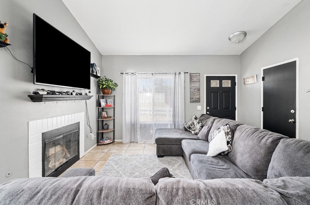 14299 Poplar St, Hesperia, CA 92344-8225