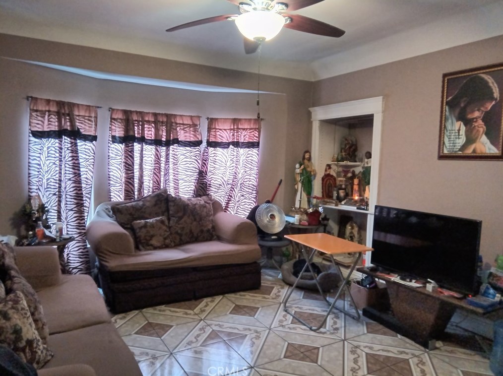 1442 20th St, Los Angeles CA  90011-1302 exterior