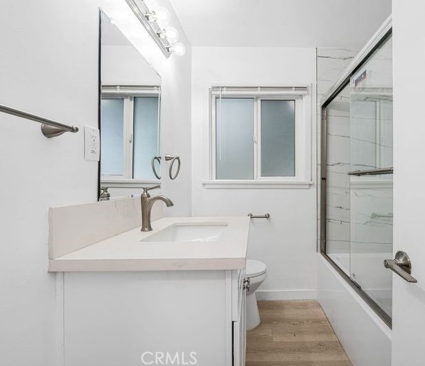 832 Century Blvd, Los Angeles CA  90044-4569 exterior