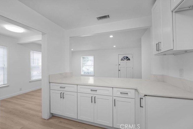 832 Century Blvd, Los Angeles CA  90044-4569 exterior