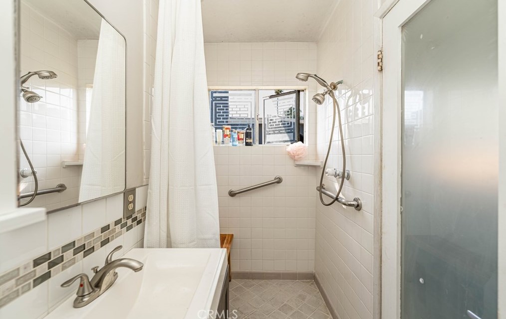 1821 Glenpark St, Pomona CA  91768-1223 exterior